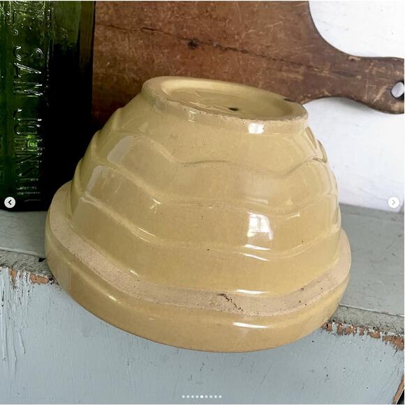 Antique 1930s Yellowware Mixing Bowl Collared Rim Wavy Ridged Bands Beehive - Picture 5 of 9